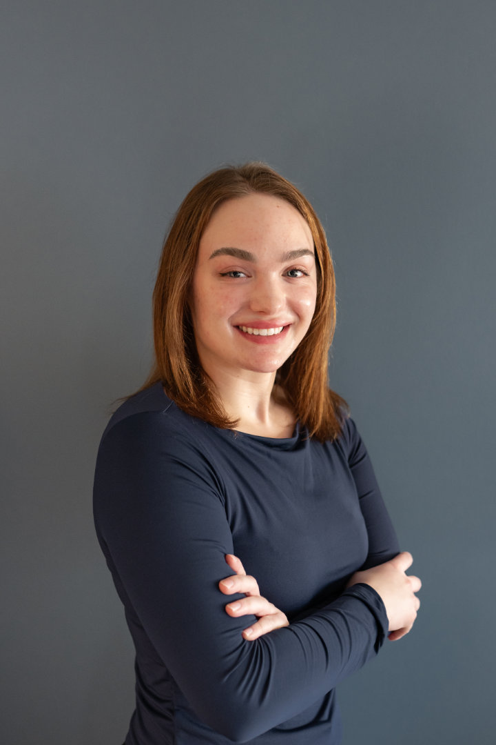 Portrait of Samantha Snyder, Staff Accountant at Hansen House Company.